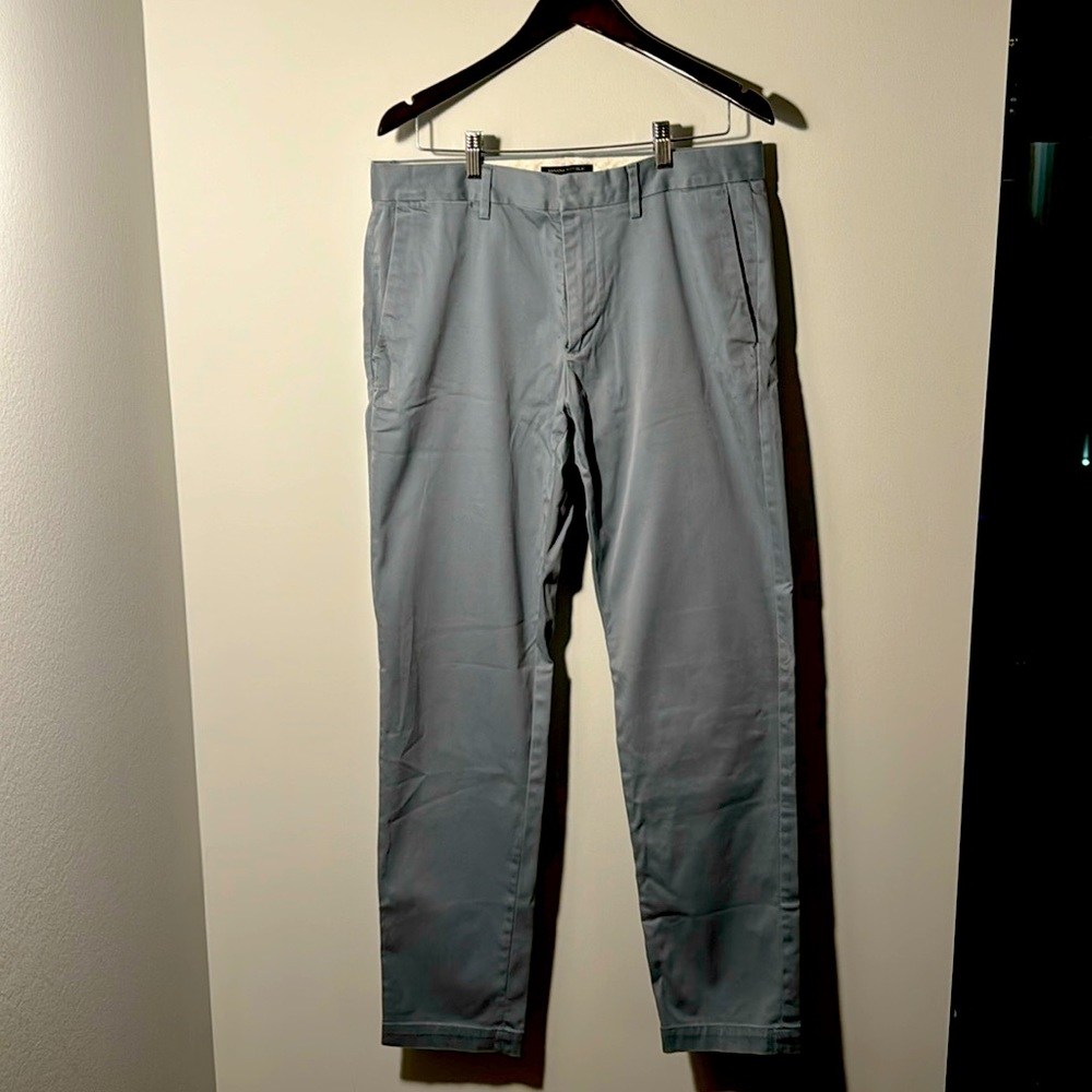 BANANA REPUBLIC TAPERED AIDEN CHINO 33x34 GRAY